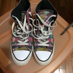 Women's size 7 converse shoes